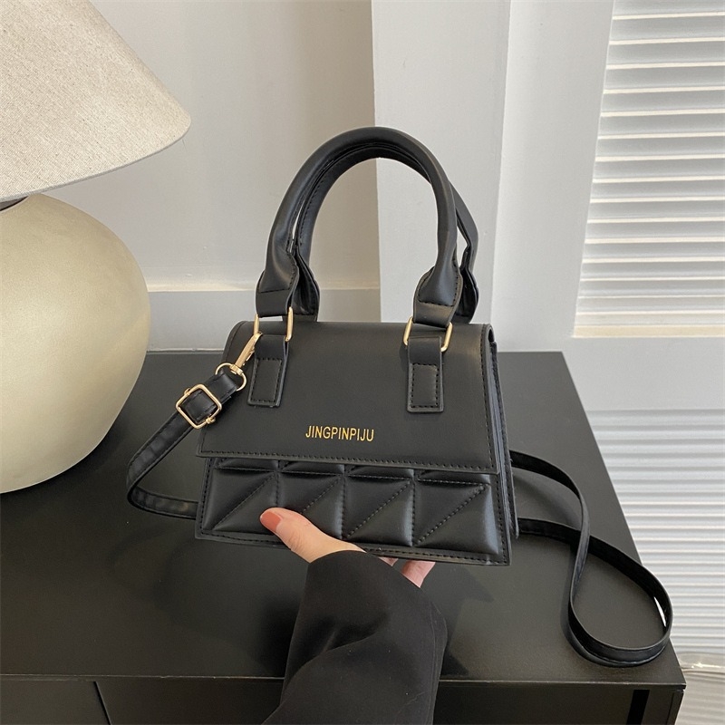 Užsienio prekybos vieno peties maža kvadratinė moteriška rankinė 2025 m. pavasario ir vasaros nauja madinga rankinė-pasiuntinio formos, skirta daugeliui didmeninės prekybos pirkimų