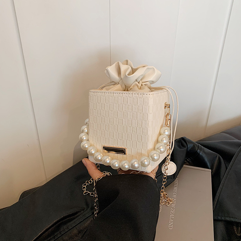 Γυναικεία τσάντα χειρός με μαργαριτάρια κορεατικού στιλ 2024, νέα μοντέρνα μικρή τετράγωνη τσάντα, μοντέρνα τσάντα ώμου με αλυσίδα, φθινοπωρινή καρό τσάντα κουβά