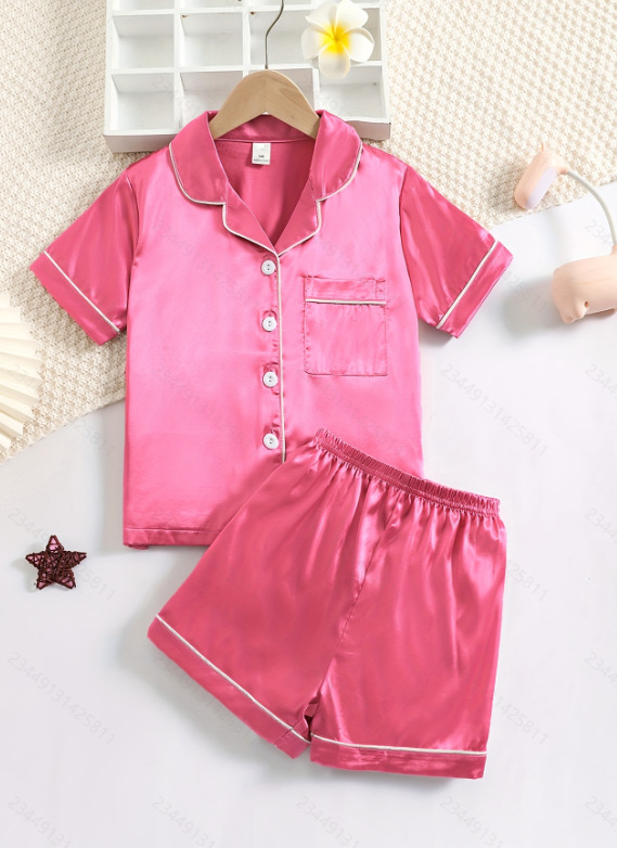 Užsienio prekyba, tarpvalstybinė, vaikiška, vasarinė, trumpomis rankovėmis, vienspalvis kostiumas, imitacinis šilkas, namų drabužiai vidutiniams ir dideliems berniukams bei mergaitėms.