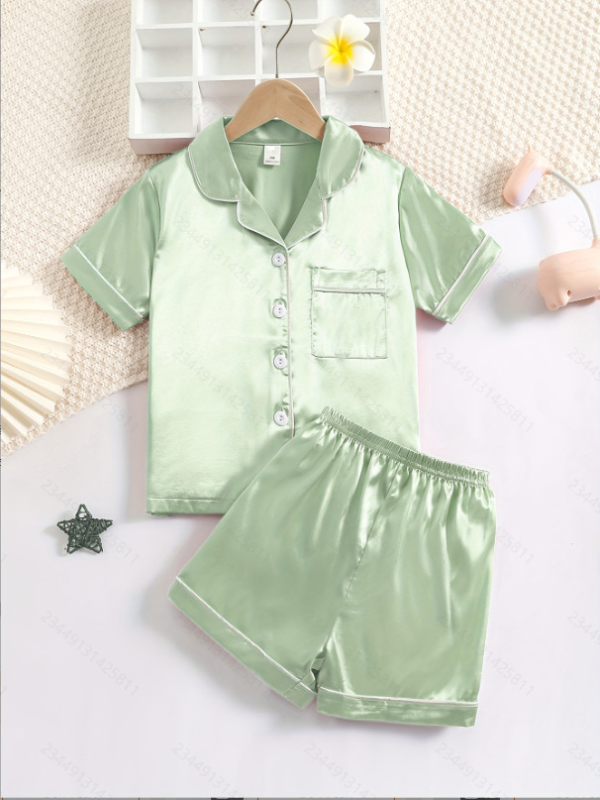 Užsienio prekyba, tarpvalstybinė, vaikiška, vasarinė, trumpomis rankovėmis, vienspalvis kostiumas, imitacinis šilkas, namų drabužiai vidutiniams ir dideliems berniukams bei mergaitėms.