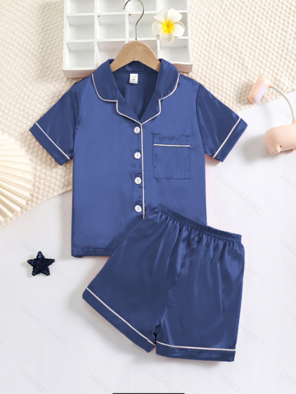 Užsienio prekyba, tarpvalstybinė, vaikiška, vasarinė, trumpomis rankovėmis, vienspalvis kostiumas, imitacinis šilkas, namų drabužiai vidutiniams ir dideliems berniukams bei mergaitėms.