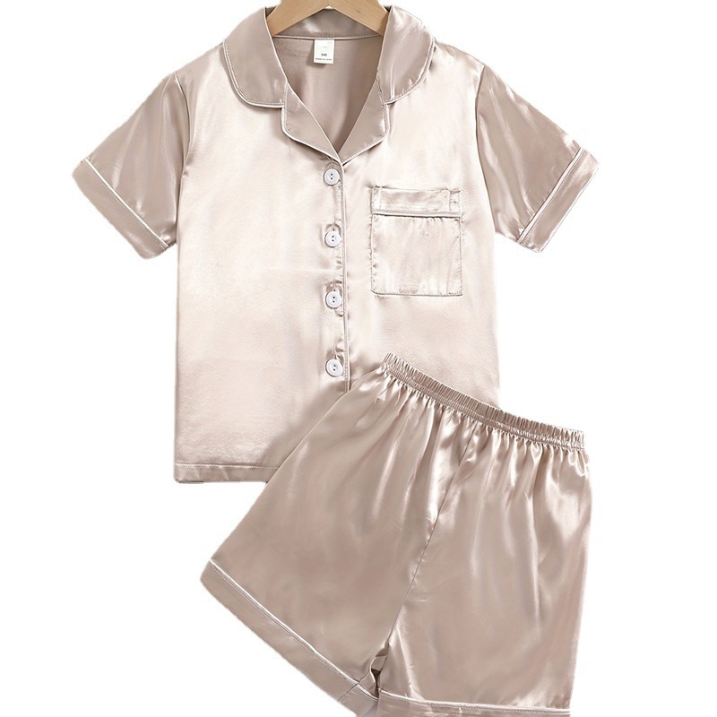 Užsienio prekyba, tarpvalstybinė, vaikiška, vasarinė, trumpomis rankovėmis, vienspalvis kostiumas, imitacinis šilkas, namų drabužiai vidutiniams ir dideliems berniukams bei mergaitėms.