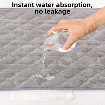 Tarptautiniu mastu parduodamas trumpas pliušinis žieminis daugkartinio naudojimo skalbiamas sauskelnių kilimėlis katėms ir šunims, vandeniui atsparus sauskelnių kilimėlis.