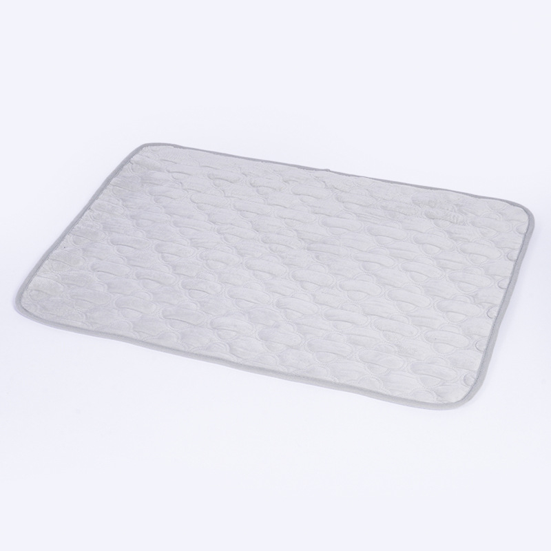 Tarptautiniu mastu parduodamas trumpas pliušinis žieminis daugkartinio naudojimo skalbiamas sauskelnių kilimėlis katėms ir šunims, vandeniui atsparus sauskelnių kilimėlis.