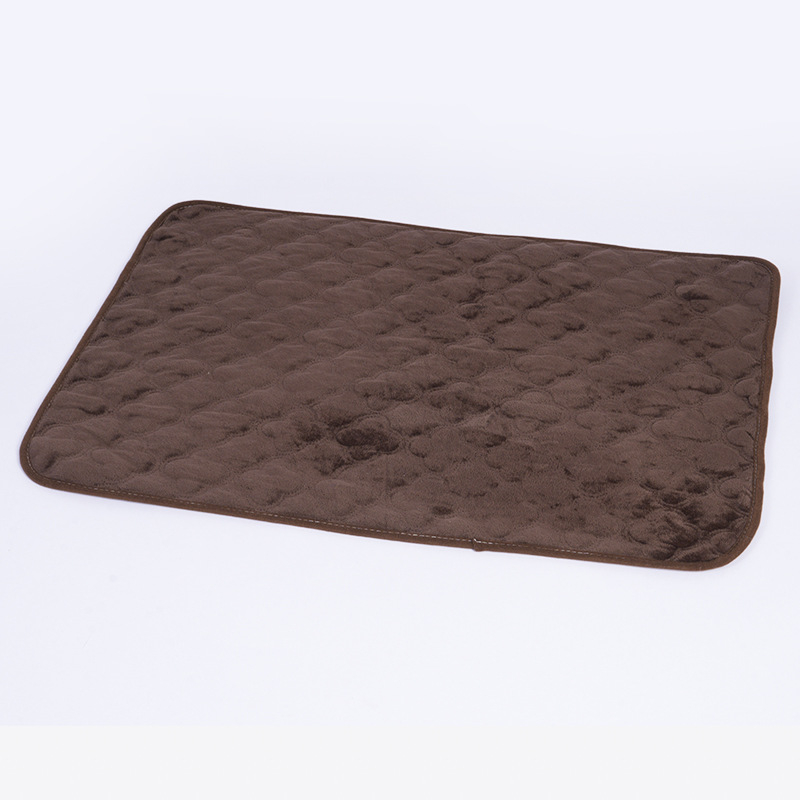 Tarptautiniu mastu parduodamas trumpas pliušinis žieminis daugkartinio naudojimo skalbiamas sauskelnių kilimėlis katėms ir šunims, vandeniui atsparus sauskelnių kilimėlis.