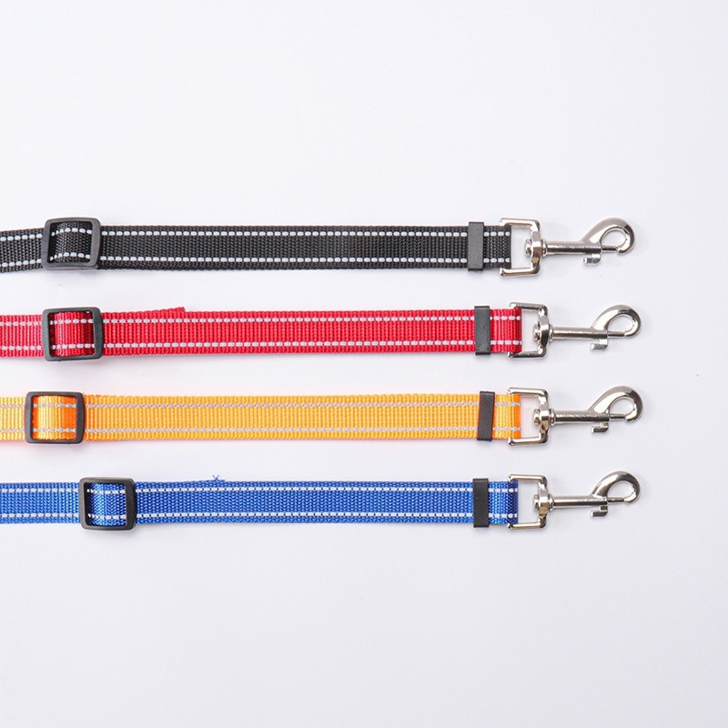 Amazoni piiriülene plahvatuslik kahesuunaline helkurrihm, mis on reguleeritav ilma sasipuntrateta ja eemaldatav 2-ühes mitme koera jaoks.