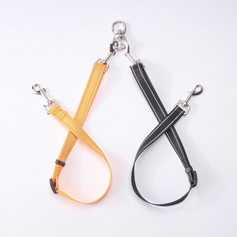 Amazoni piiriülene plahvatuslik kahesuunaline helkurrihm, mis on reguleeritav ilma sasipuntrateta ja eemaldatav 2-ühes mitme koera jaoks.