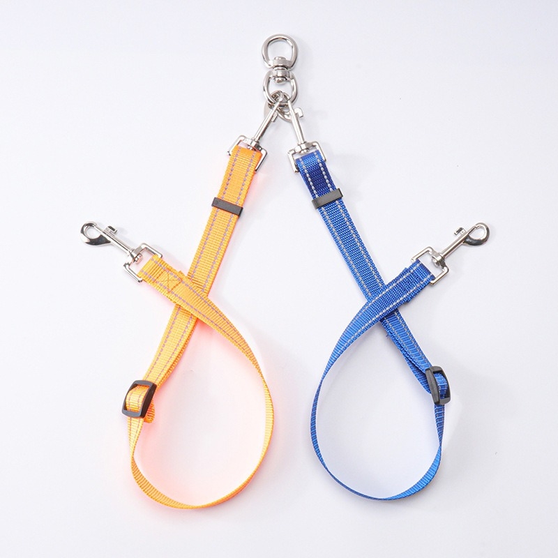 Amazoni piiriülene plahvatuslik kahesuunaline helkurrihm, mis on reguleeritav ilma sasipuntrateta ja eemaldatav 2-ühes mitme koera jaoks.