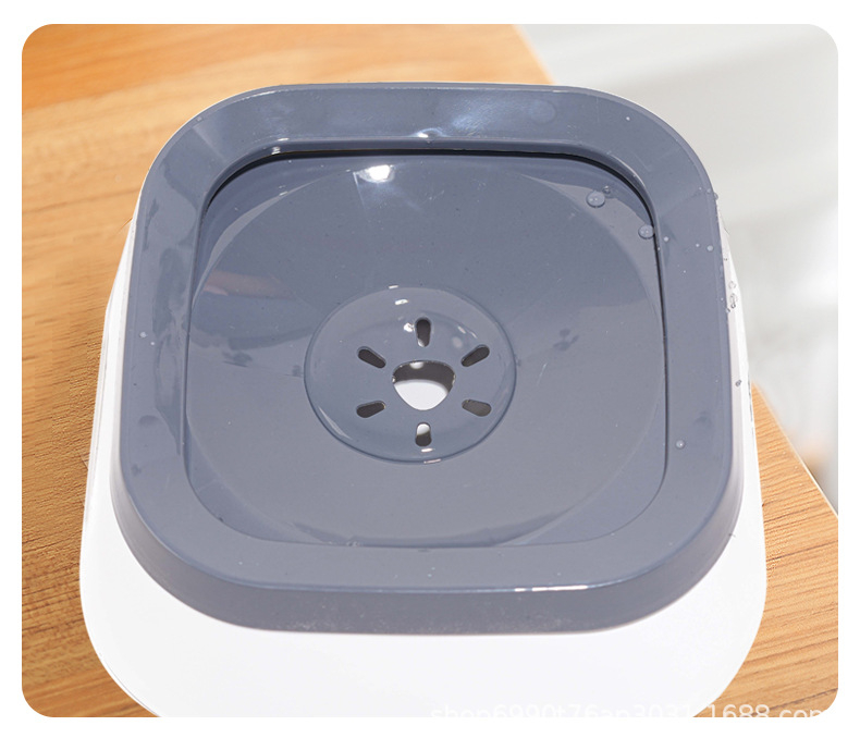 Kaķu ūdens dozators, Peldoša bļoda mājdzīvniekiem, Uz automašīnas stiprināma aizsardzība pret šļakatām, Apgāšanās aizsardzība, Neslapināta mute ūdens paplātei, Kaķu ūdens dozators