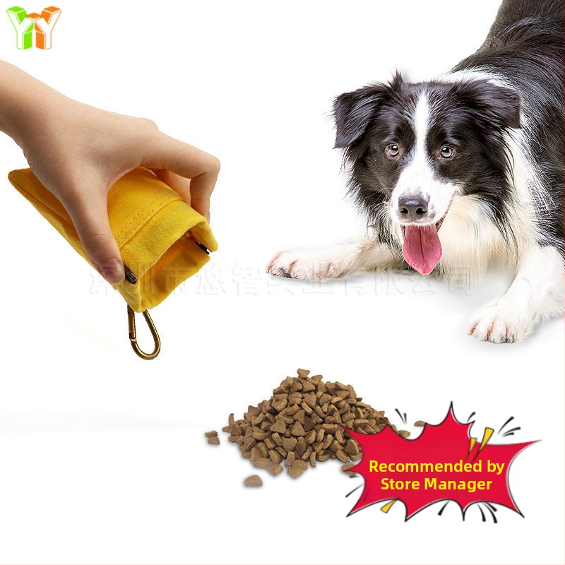 Sandėlyje yra drobinis, ant juosmens kabantis šunų maisto maišelis, atsparus vandeniui, elastingas, uždaras, nešiojamas šunų maisto maišelis pasivaikščiojimams