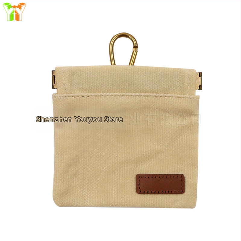 Sandėlyje yra drobinis, ant juosmens kabantis šunų maisto maišelis, atsparus vandeniui, elastingas, uždaras, nešiojamas šunų maisto maišelis pasivaikščiojimams