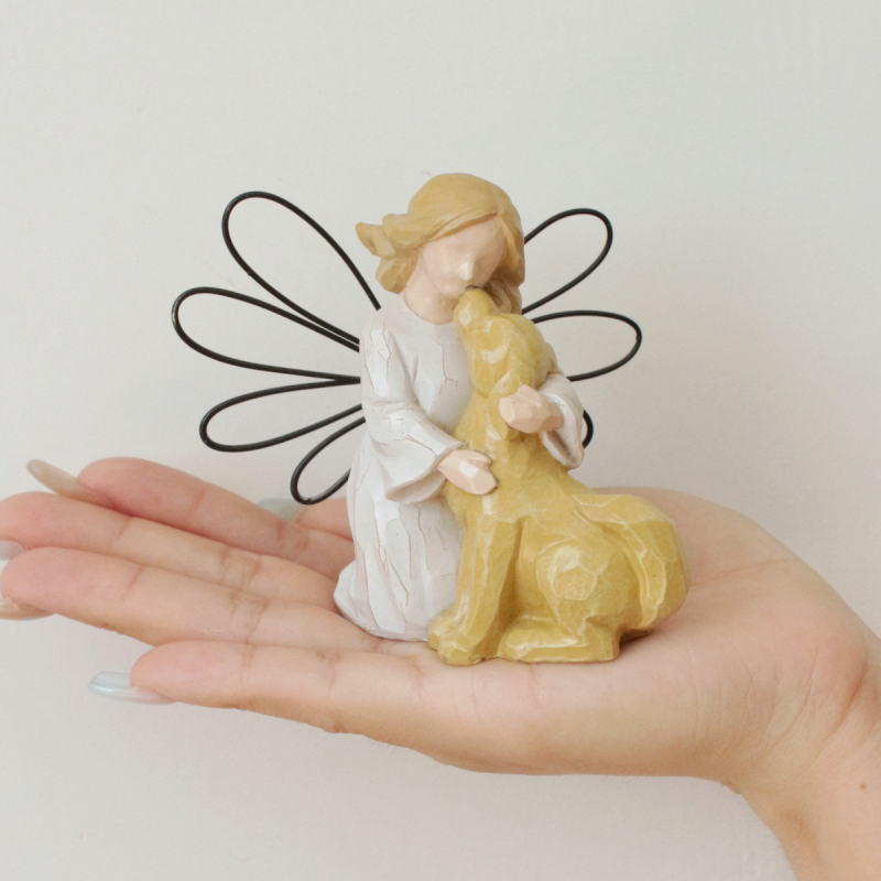 Rankų darbo statulėlių papuošalai iš dervos, dekoruoti tarpvalstybiniu mastu, yra sandėlyje. Nauji kūrybingi angelo mergaitės ir šuns stalo įėjimo aksesuarai namams.