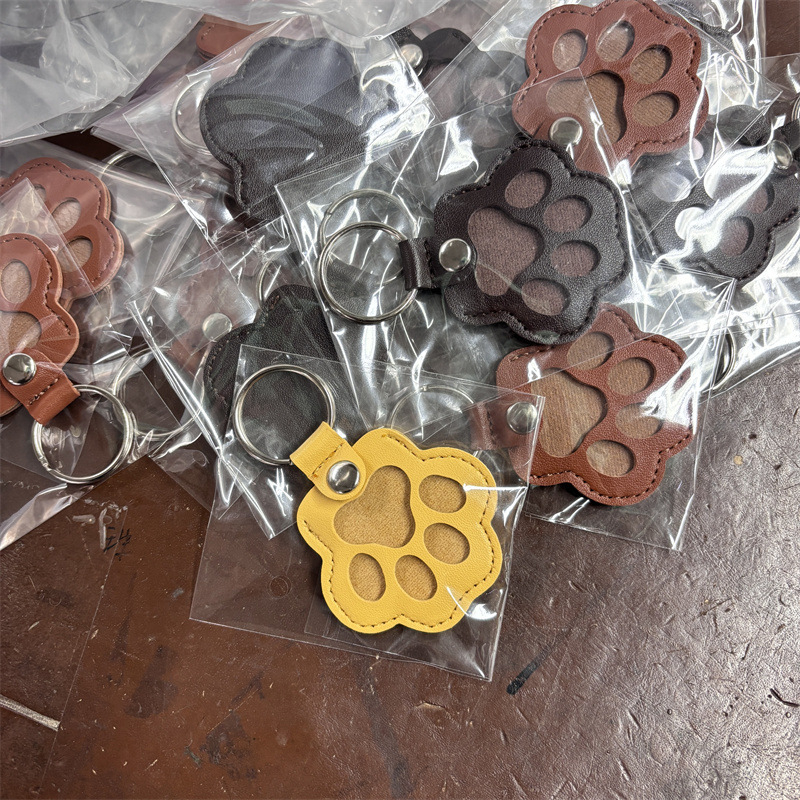 на склад карикатура сладка котка нокът домашен любимец ключодържател многоцветен опционален идентификационен номер на домашен любимец може да бъде лазерно надпис