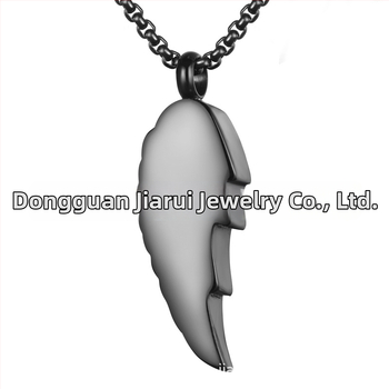 Roostevabast terasest sulgedest tiibadega roosist parfüümipudeli ripats armastatud lemmiklooma tuha mälestuskaelakee