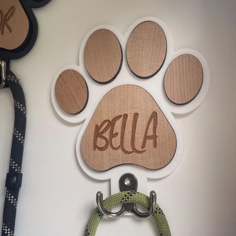 Medinis šuns pavadėlio kaulo formos daiktadėžės stovas, drabužių spintos antkaklio kabliukas, masyvios medienos letenos atspaudo sieninis kabliukas, animacinių filmukų šuns virvės stovas