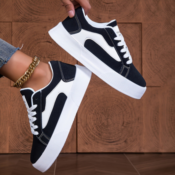 2025 m. tarpvalstybinis naujų europietiškų ir amerikietiškų moteriškų juodos ir baltos spalvos žemo viršutinio viršutinio sportinio batelio pristatymas tarpvalstybiniu būdu