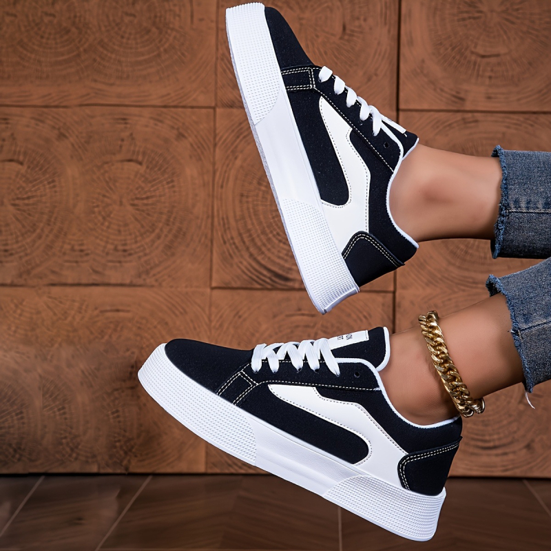 2025 m. tarpvalstybinis naujų europietiškų ir amerikietiškų moteriškų juodos ir baltos spalvos žemo viršutinio viršutinio sportinio batelio pristatymas tarpvalstybiniu būdu