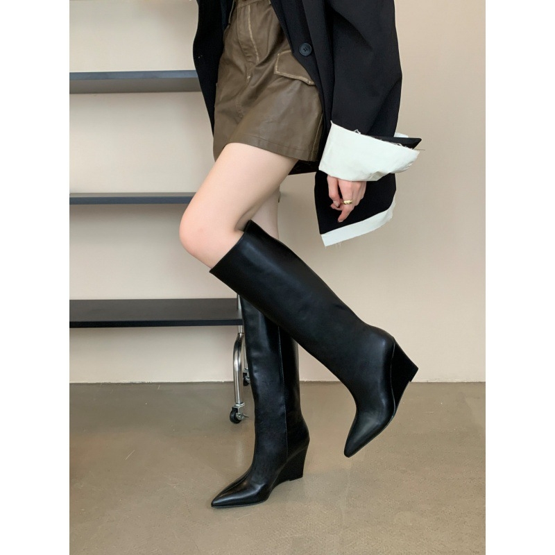 Cizme cu vârful ascuțit europene și americane pentru femei 2025 toamna nouă cu picioare largi, aspect slăbit, pantaloni cu picioare drepte, cizme cu toc plat, cizme de cavaler