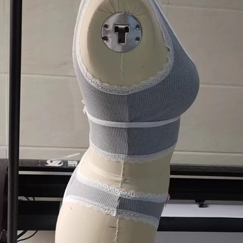 Europietiškas ir amerikietiškas „Ins2023“ nėriniuotas berankovis, bambą apnuoginantis seksualus kostiumėlis, žaismingas ir smagus apatinis trikotažas su kaspinu.