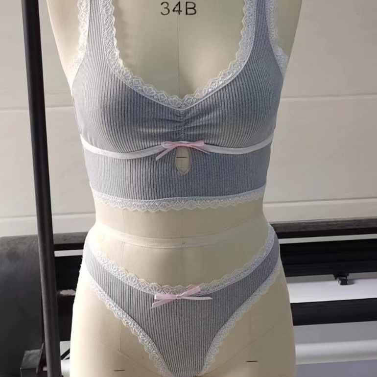 Europietiškas ir amerikietiškas „Ins2023“ nėriniuotas berankovis, bambą apnuoginantis seksualus kostiumėlis, žaismingas ir smagus apatinis trikotažas su kaspinu.