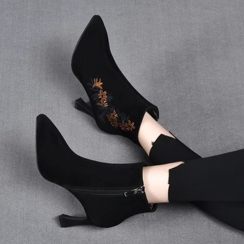 2024 Toamna și iarna nouă Cizme Martin cu vârf brodate pentru femei, cizme cu toc înalt, cizme mici și scurte, cizme subțiri cu toc subțire