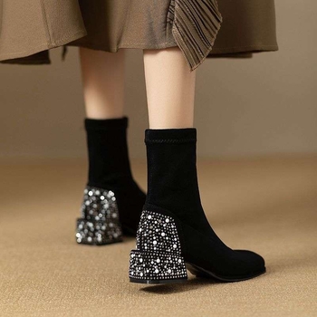 2025 m. nauji rudens ir žiemos elastingi juodi apvalios nosies ploni aulinukai, elegantiški perlų rašto zomšos trumpi aulinukai, universalios elastinės kojinės