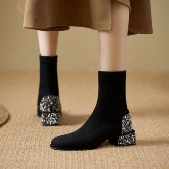 2025 m. nauji rudens ir žiemos elastingi juodi apvalios nosies ploni aulinukai, elegantiški perlų rašto zomšos trumpi aulinukai, universalios elastinės kojinės