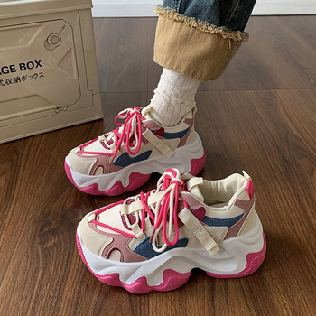 Δημοφιλή ευρωπαϊκά παπούτσια για μπαμπάδες για γυναίκες Άνοιξη 2025 Νέα μικρά αθλητικά παπούτσια με χοντρή σόλα και αυξανόμενο ύψος, σε προσιτή τιμή