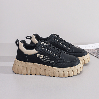 Φθινόπωρο 2024 μικρά λευκά παπούτσια νέα κορεάτικα ins αθλητικά τρέξιμο φοιτήτριες με χοντρή σόλα αυξημένα casual παπούτσια XQ229