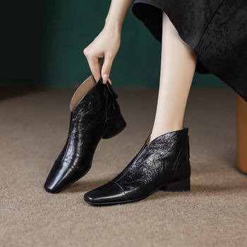 Minkštos odos, patogūs, kvadratiniai, žemo kulno, madingi moteriški aulinukai, 2024 m. žiemos nauji, prancūziški, trumpi aulinukai su užtrauktuku gale.