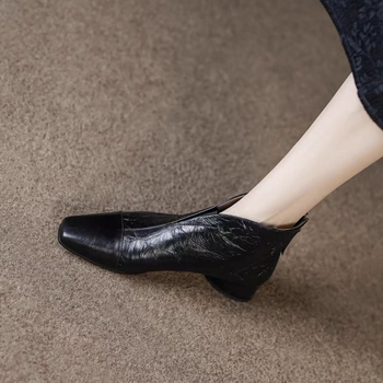 Minkštos odos, patogūs, kvadratiniai, žemo kulno, madingi moteriški aulinukai, 2024 m. žiemos nauji, prancūziški, trumpi aulinukai su užtrauktuku gale.