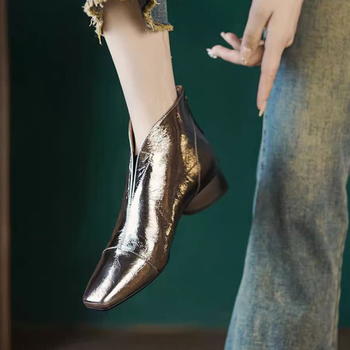 Minkštos odos, patogūs, kvadratiniai, žemo kulno, madingi moteriški aulinukai, 2024 m. žiemos nauji, prancūziški, trumpi aulinukai su užtrauktuku gale.