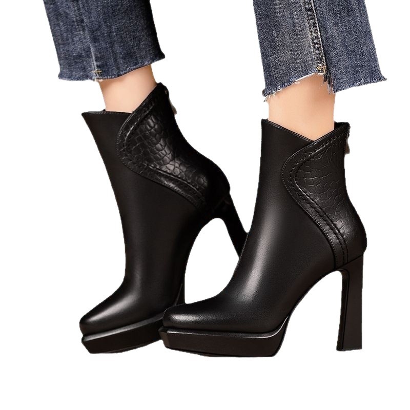 Naiste paksude kontsadega lühikesed saapad 2025. aastaks. Uued mitmekülgsed veekindlad platvormiga kõrge kontsaga kingad naistele. Sügis- ja talvesaapad. Saapad. Paljad saapad. Trendikad.