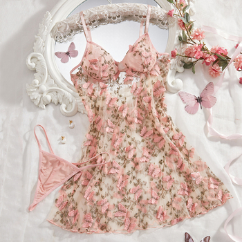 Mielos merginos tyro geismo seksualios artimosios, išskirtinis drugeliu siuvinėtas petnešų sijonas, permatomi seksualūs naktinukai ir apatiniai.