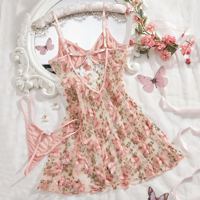 Mielos merginos tyro geismo seksualios artimosios, išskirtinis drugeliu siuvinėtas petnešų sijonas, permatomi seksualūs naktinukai ir apatiniai.