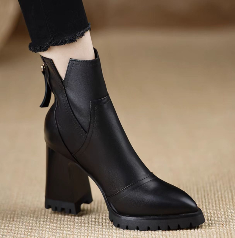 Brit retró magas sarkú, hátul cipzáras, rövid csizma nőknek 2025 őszi és téli új, puha bőr, egyszerű, vastag sarkú, divatos csizma
