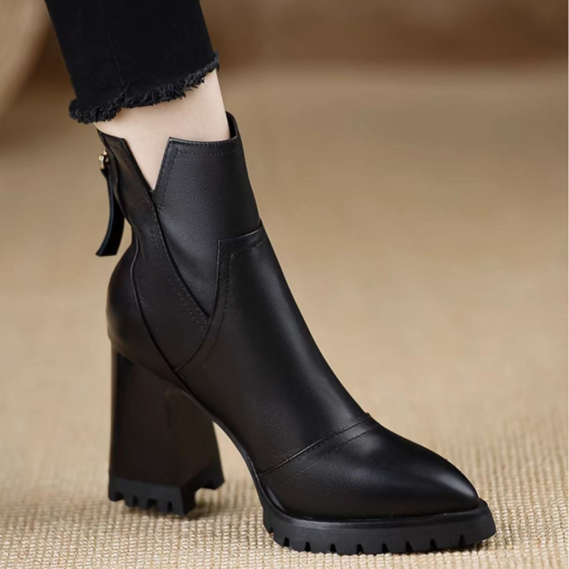 Brit retró magas sarkú, hátul cipzáras, rövid csizma nőknek 2025 őszi és téli új, puha bőr, egyszerű, vastag sarkú, divatos csizma