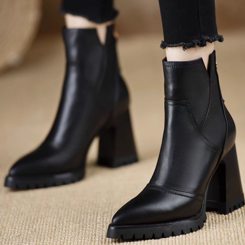 Brit retró magas sarkú, hátul cipzáras, rövid csizma nőknek 2025 őszi és téli új, puha bőr, egyszerű, vastag sarkú, divatos csizma