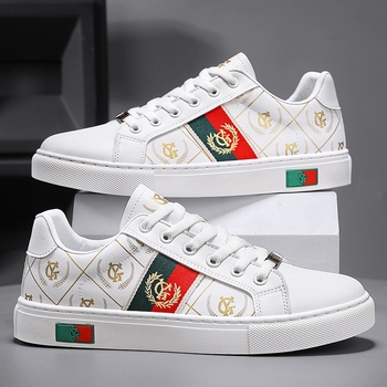 2025 m. pavasario vyriški batai, nauji odiniai bateliai su skydeliu, studentų niša, korėjietiško stiliaus madingi batai, vyriški sportiniai laisvalaikio batai, tinkantys visiems rungtynėms