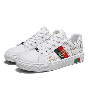 2025 m. pavasario vyriški batai, nauji odiniai bateliai su skydeliu, studentų niša, korėjietiško stiliaus madingi batai, vyriški sportiniai laisvalaikio batai, tinkantys visiems rungtynėms