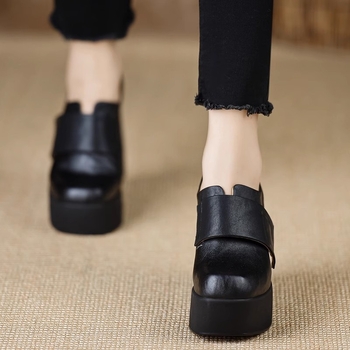 Šanchajaus „Jiejie“ rudens ir žiemos nauji storo dugno storo kulno bateliai, europietiško ir amerikietiško stiliaus nišinio dizaino kvadratinės galvos asmenybės dirbtinės odos moteriški batai