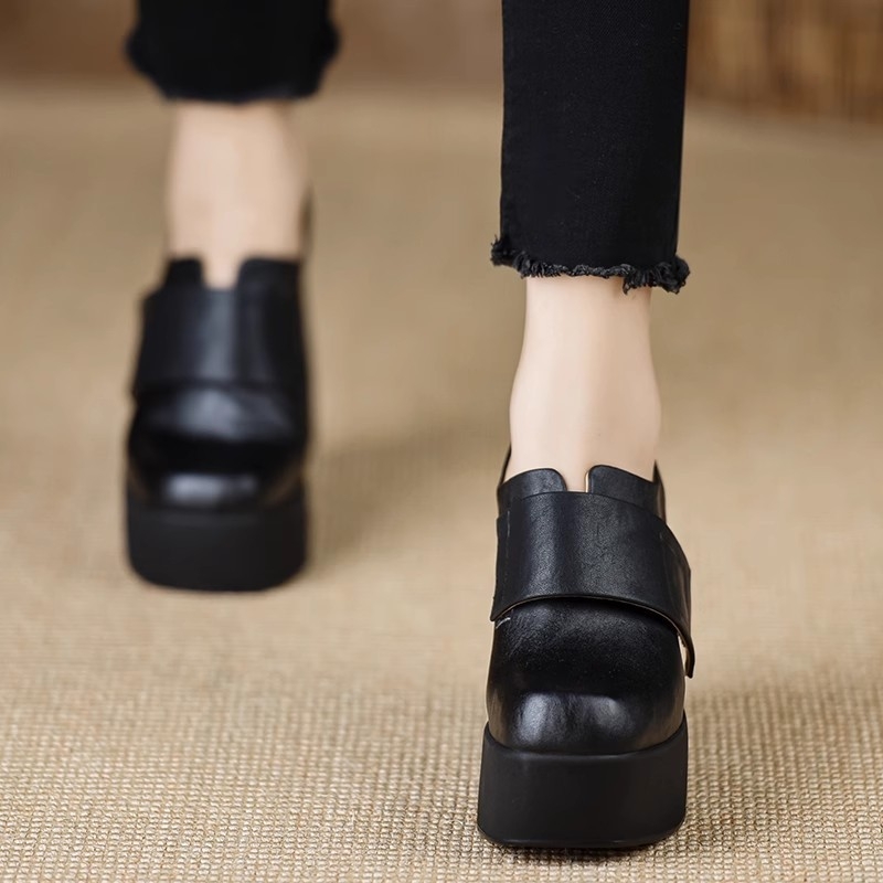 Šanchajaus „Jiejie“ rudens ir žiemos nauji storo dugno storo kulno bateliai, europietiško ir amerikietiško stiliaus nišinio dizaino kvadratinės galvos asmenybės dirbtinės odos moteriški batai