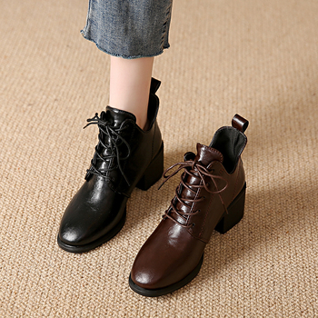 Retro Martin čizme s debelom petom i čipkom, šiljaste, zimske 2024., nove, plus veličine, britanske modne čizme 43