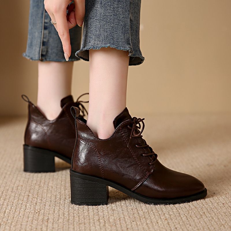 Retro Martin čizme s debelom petom i čipkom, šiljaste, zimske 2024., nove, plus veličine, britanske modne čizme 43