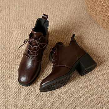 Čizme velikih veličina za vanjsku trgovinu, jesen 2025., nove britanske čizme na vezanje, špicaste vrhove, debele pete, kratke čizme za žene