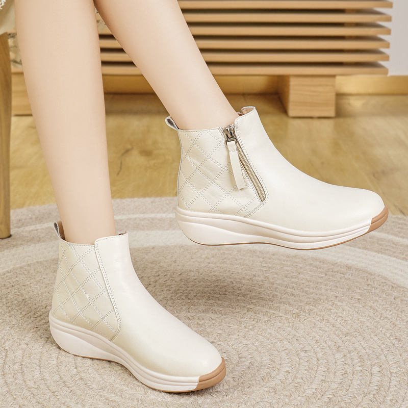 Bijele ženske čizme iz inozemne trgovine za proljeće i jesen 2024., nove Martins čizme s debelim potplatom, mekane potplate, kratke čizme na klinu, ženske jednoslojne cipele