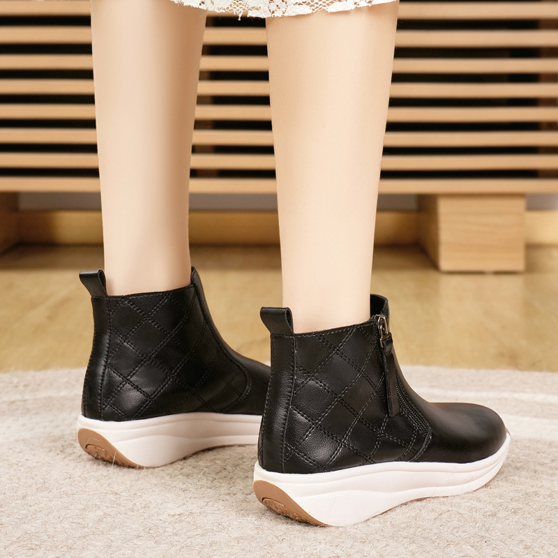 Bijele ženske čizme iz inozemne trgovine za proljeće i jesen 2024., nove Martins čizme s debelim potplatom, mekane potplate, kratke čizme na klinu, ženske jednoslojne cipele