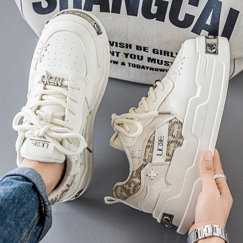 Stil închis la culoare, la modă, cool, pentru bărbați, mocasini la modă, cu talpă groasă, adidași de nișă, stil casual