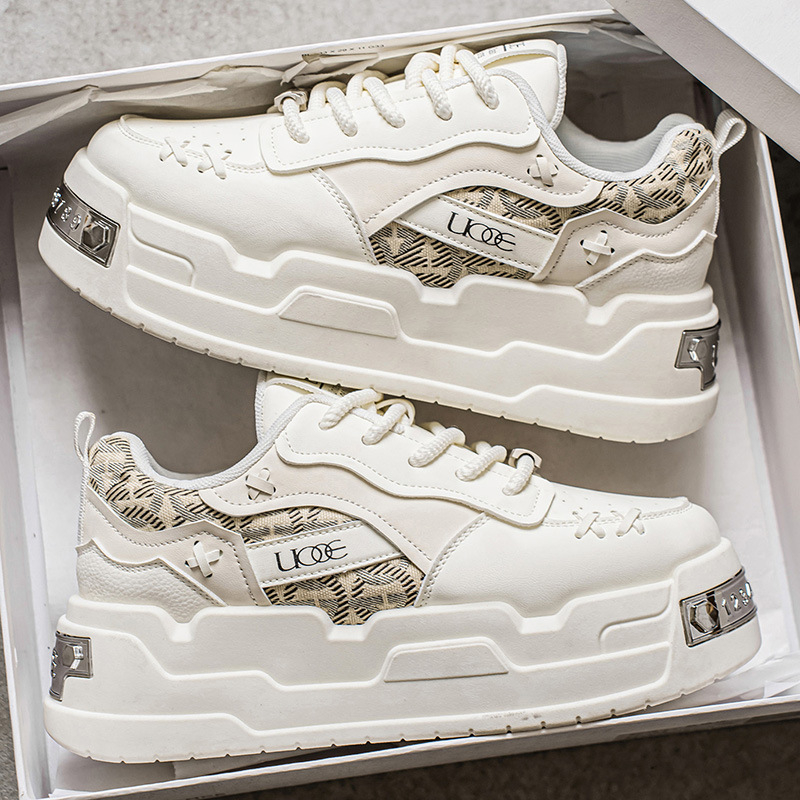 Stil închis la culoare, la modă, cool, pentru bărbați, mocasini la modă, cu talpă groasă, adidași de nișă, stil casual