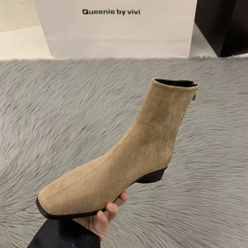 Cizme scurte în stil retro de înaltă calitate 2024 toamna și iarna noi cizme simple cu toc gros cizme subțiri din piele întoarsă franceză cizme mici la gleznă